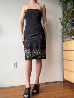 Le chateau vintage Strapless Black Floral Embroidered dress - made in 🇨🇦- size S